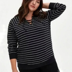 Torrid Striped Lace Up Sweatshirt Pullover Black White Soft Fleece 2X EUC Raglan